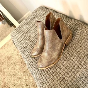 Boutique by Corky’s booties size 8